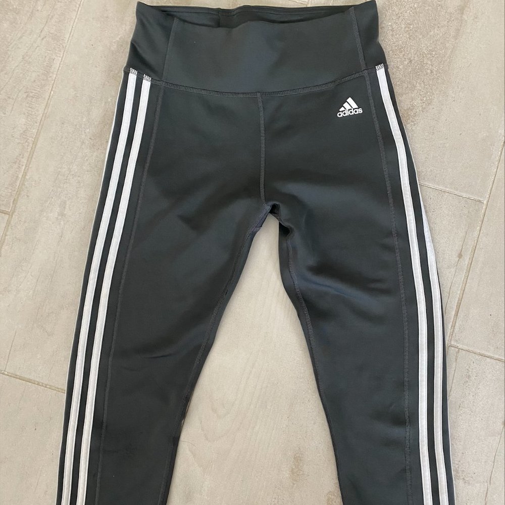 back in stock - gray ADIDAS climalite crop leggings - M
